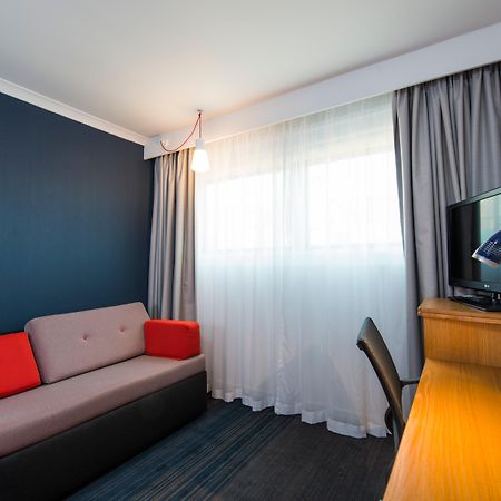 Holiday Inn Express Taunton East By Ihg Exterior foto