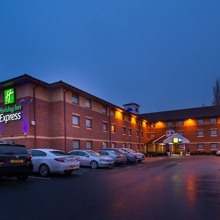 Holiday Inn Express Taunton East By Ihg Exterior foto