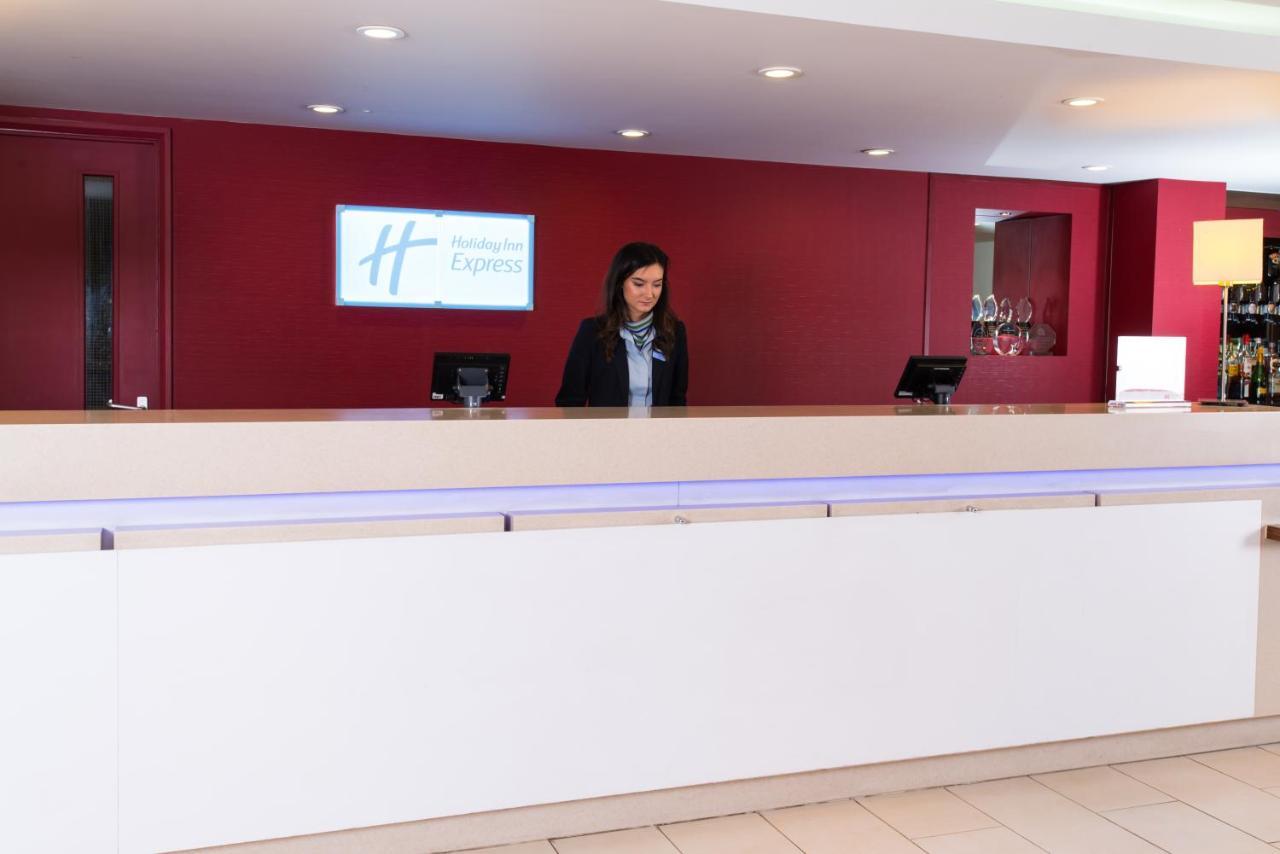 Holiday Inn Express Taunton East By Ihg Exterior foto
