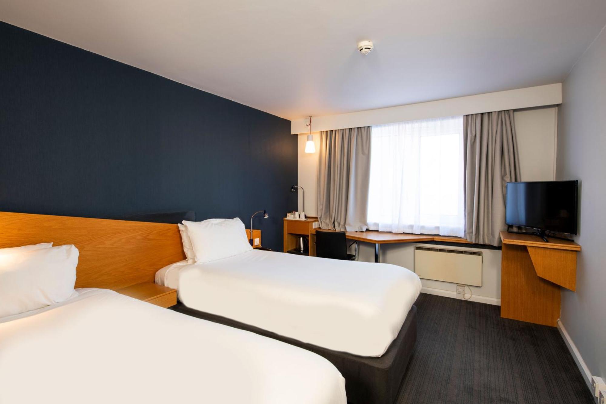 Holiday Inn Express Taunton East By Ihg Exterior foto