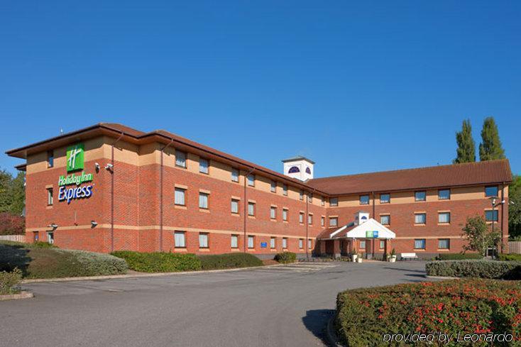 Holiday Inn Express Taunton East By Ihg Exterior foto