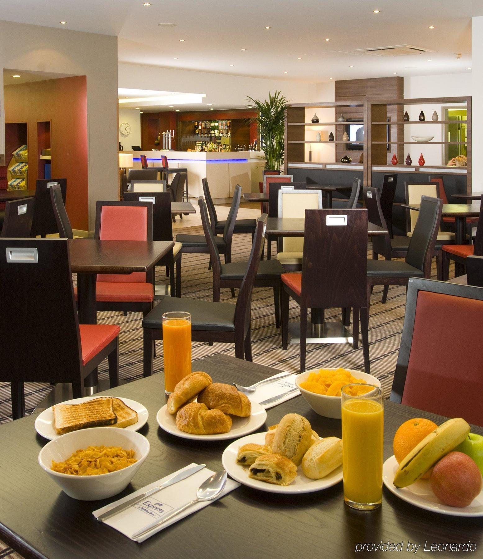 Holiday Inn Express Taunton East By Ihg Exterior foto