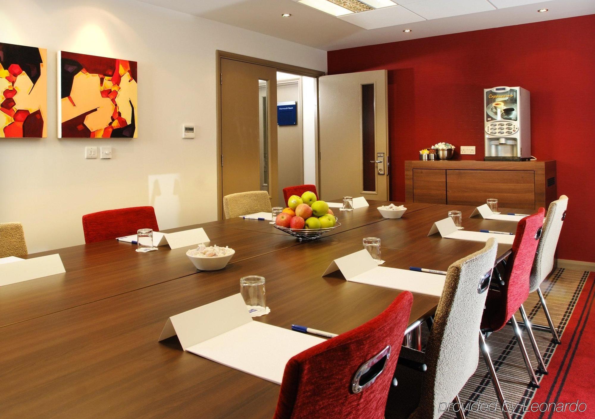 Holiday Inn Express Taunton East By Ihg Exterior foto