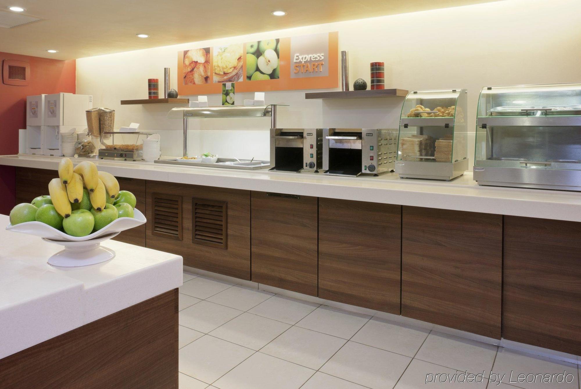 Holiday Inn Express Taunton East By Ihg Exterior foto
