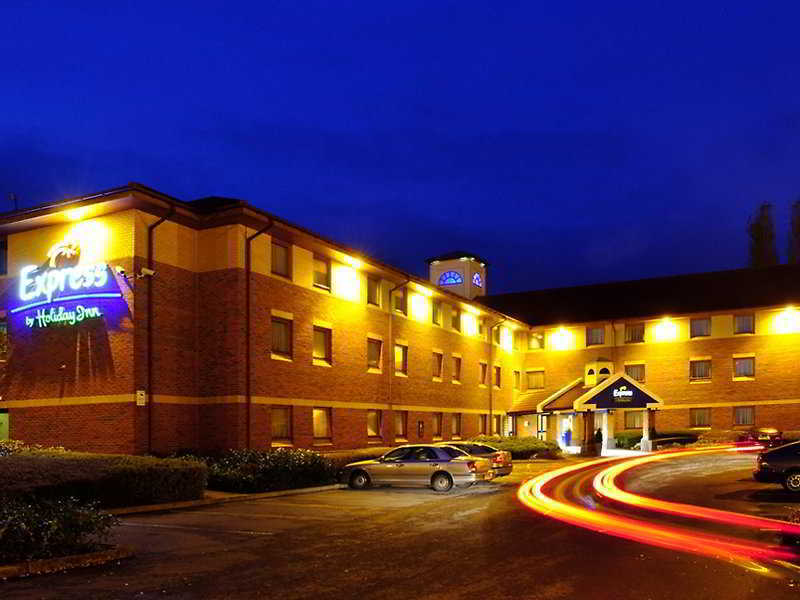 Holiday Inn Express Taunton East By Ihg Exterior foto