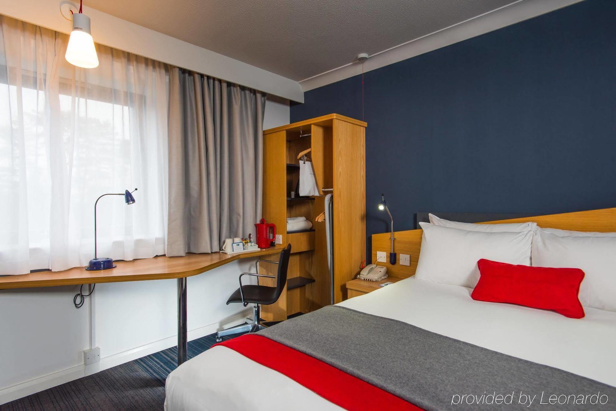 Holiday Inn Express Taunton East By Ihg Exterior foto